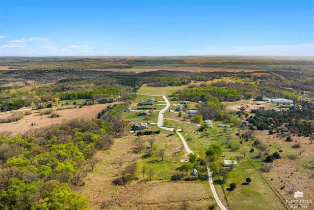 3673 Stewart Farm Road, Wamego, KS 66547