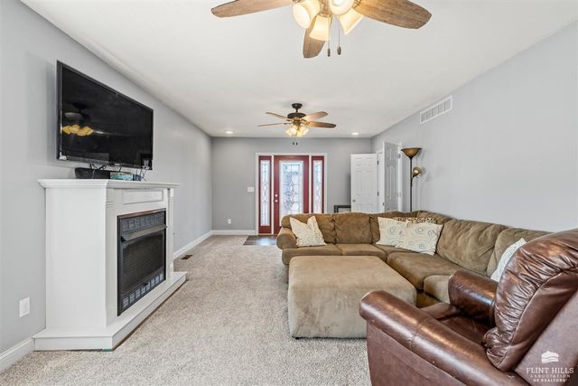 3673 Stewart Farm Road, Wamego, KS 66547