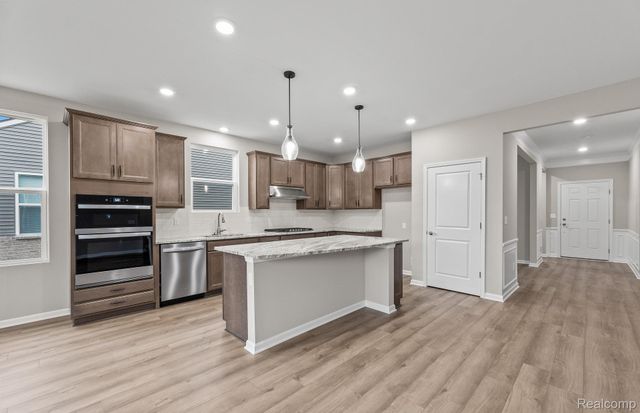 16104 Conifer Lane, Clinton Charter Township, MI 48038