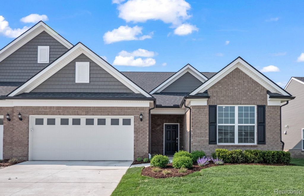 16104 Conifer Lane, Clinton Charter Township, MI 48038