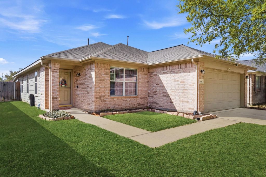 21639 Falvel Misty Drive, Spring, TX 77388