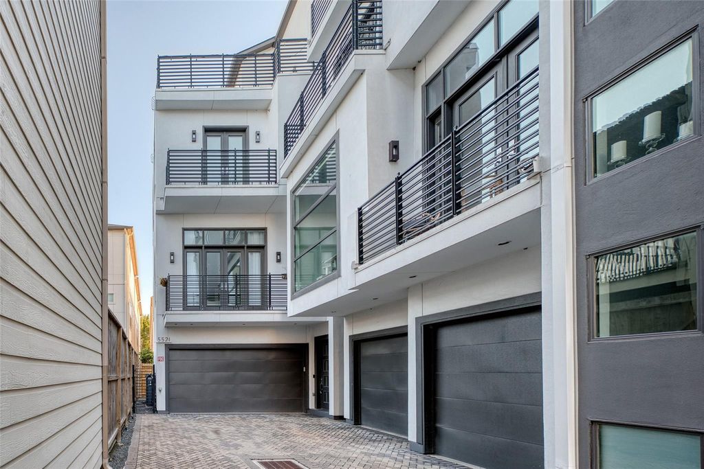 5521 Kiam Street, Houston, TX 77007