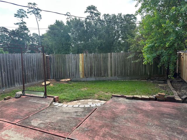 443 N Rivershire Drive, Conroe, TX 77304