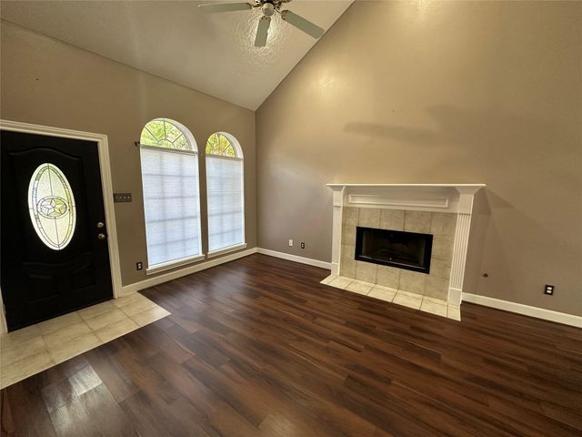 443 N Rivershire Drive, Conroe, TX 77304