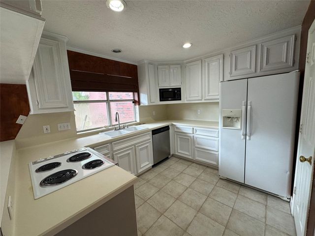443 N Rivershire Drive, Conroe, TX 77304