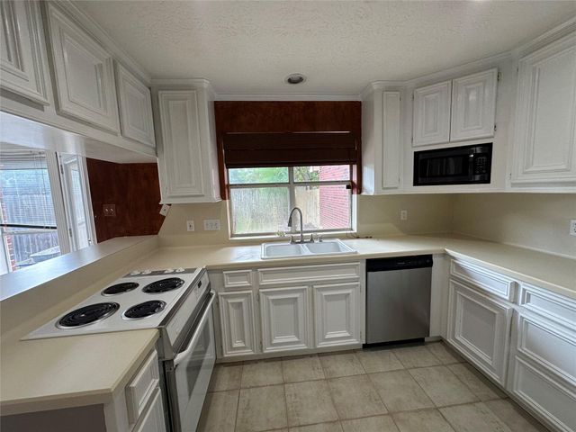 443 N Rivershire Drive, Conroe, TX 77304