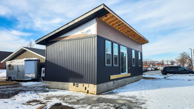 801 17th Avenue N, Fargo, ND 58102