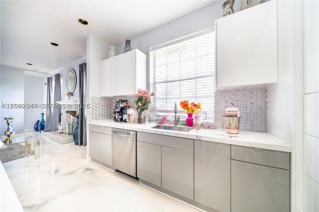 5303 SW 111TH TER, Davie, FL 33328