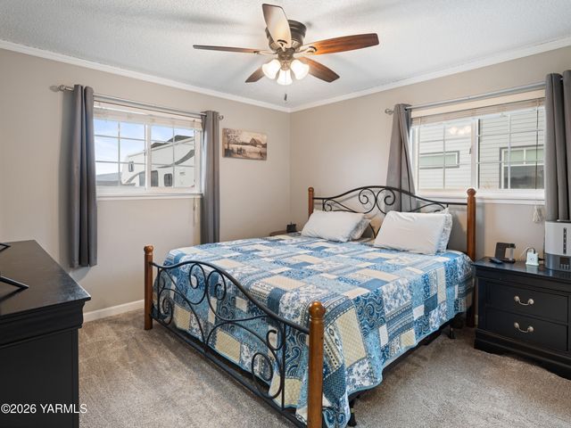 10 S Viking Dr, Selah, WA 98942