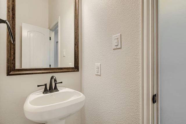 138 Fairweather Drive, Burleson, TX 76028
