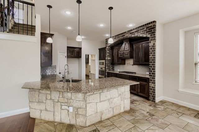 138 Fairweather Drive, Burleson, TX 76028