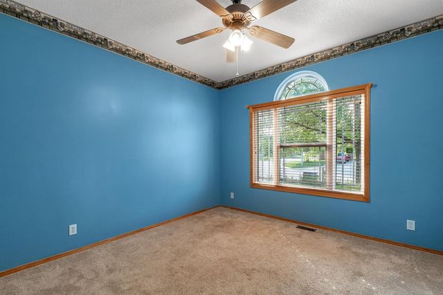 504 S Shira Cir, Haysville, KS 67060