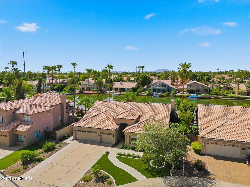 1819 E MONARCH BAY Drive, Gilbert, AZ 85234 — photo 2