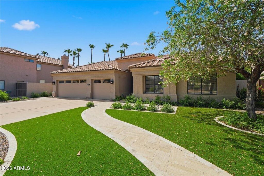 1819 E MONARCH BAY Drive, Gilbert, AZ 85234 — photo 5