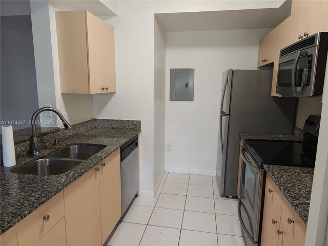 2409 Centergate Dr 201, Miramar, FL 33025