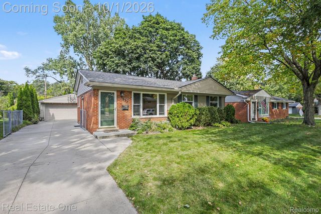 633 Rewold Drive, Rochester, MI 48307
