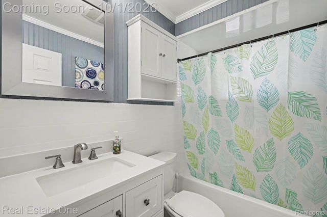633 Rewold Drive, Rochester, MI 48307