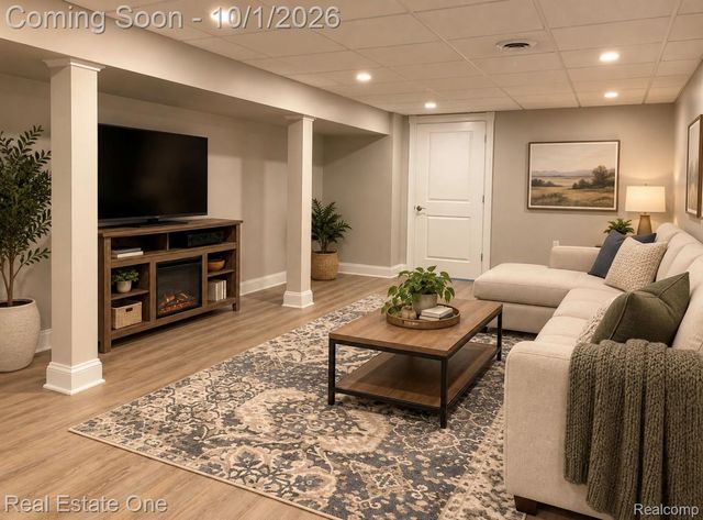633 Rewold Drive, Rochester, MI 48307