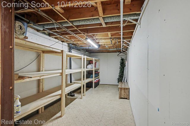 633 Rewold Drive, Rochester, MI 48307