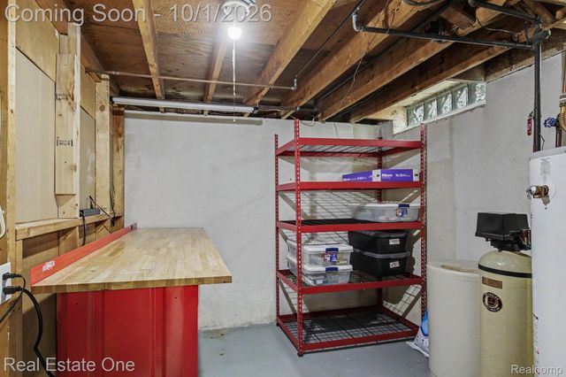633 Rewold Drive, Rochester, MI 48307