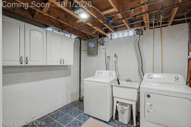 633 Rewold Drive, Rochester, MI 48307