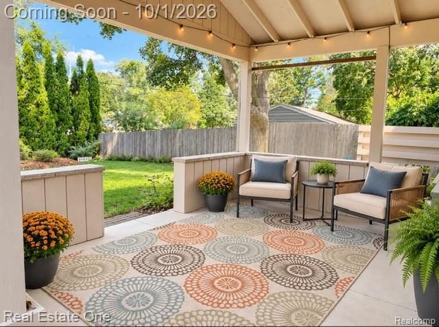 633 Rewold Drive, Rochester, MI 48307