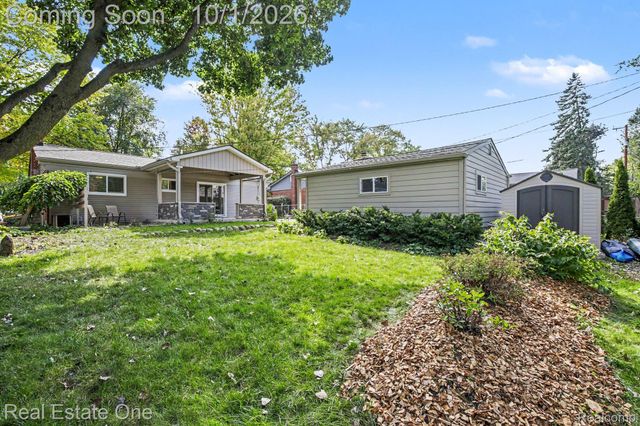 633 Rewold Drive, Rochester, MI 48307