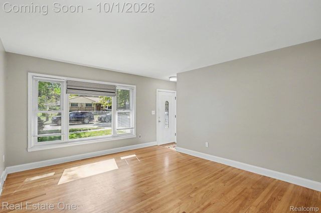 633 Rewold Drive, Rochester, MI 48307