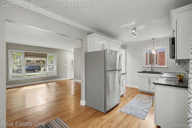 633 Rewold Drive, Rochester, MI 48307