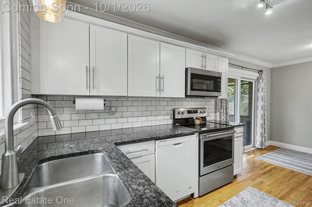633 Rewold Drive, Rochester, MI 48307