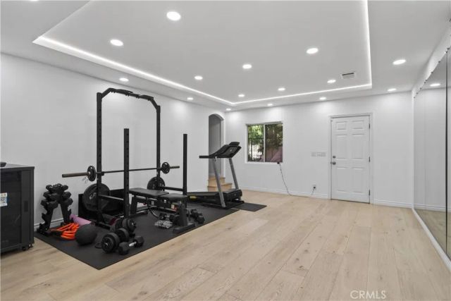 9735 Baden, Chatsworth, CA 91311