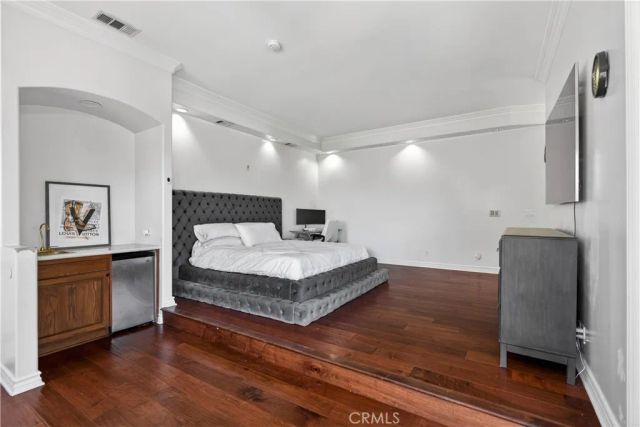 9735 Baden, Chatsworth, CA 91311