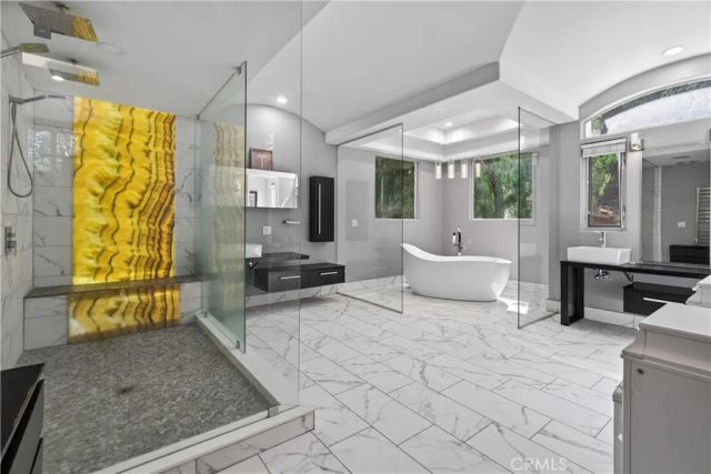 9735 Baden, Chatsworth, CA 91311