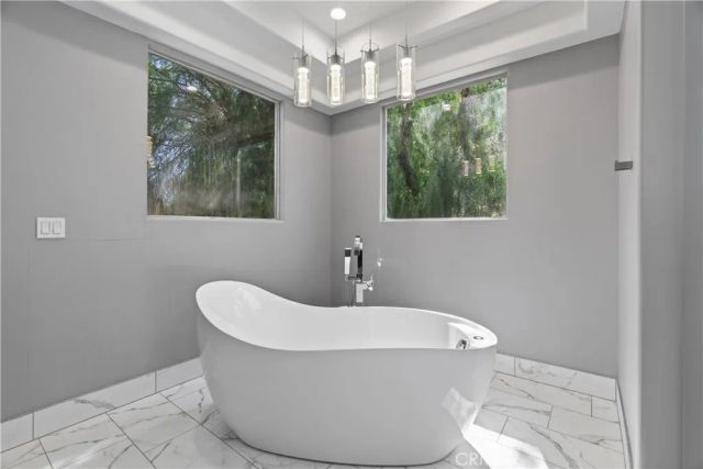 9735 Baden, Chatsworth, CA 91311