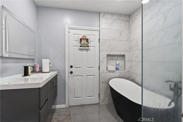 9735 Baden, Chatsworth, CA 91311
