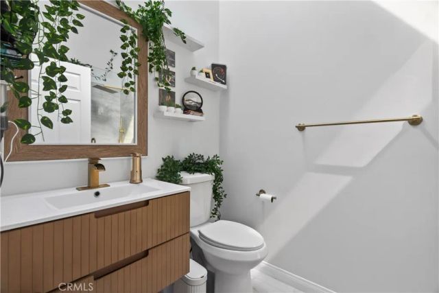 9735 Baden, Chatsworth, CA 91311