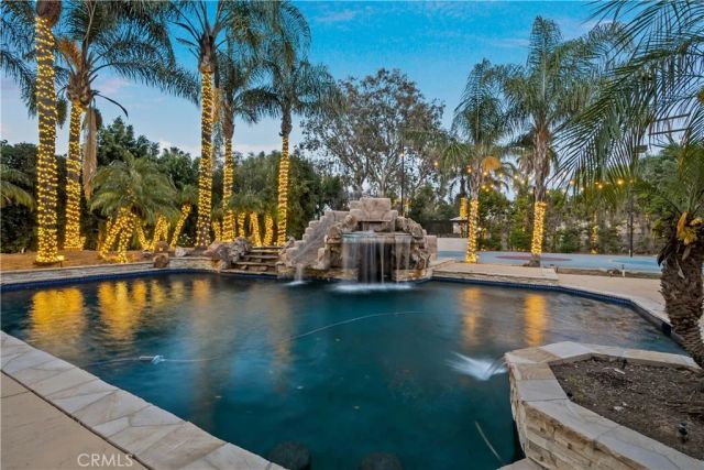 9735 Baden, Chatsworth, CA 91311