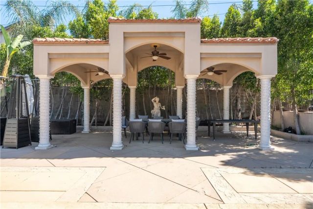 9735 Baden, Chatsworth, CA 91311