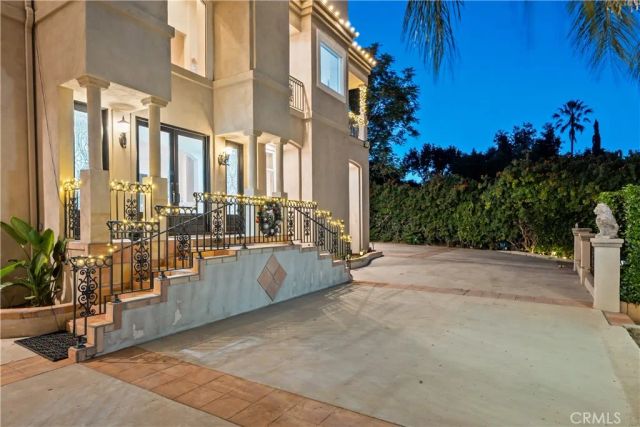 9735 Baden, Chatsworth, CA 91311