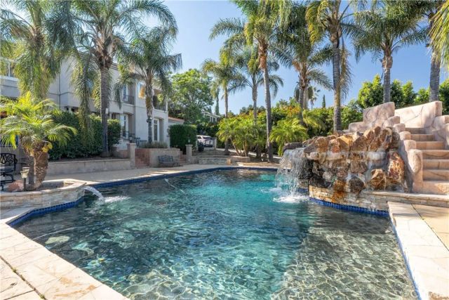 9735 Baden, Chatsworth, CA 91311