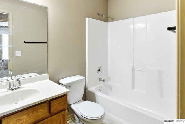 5611 S 193 Avenue, Omaha, NE 68132