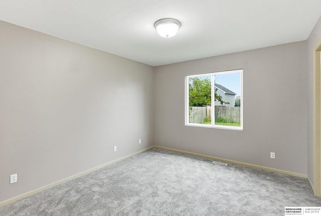 5611 S 193 Avenue, Omaha, NE 68132