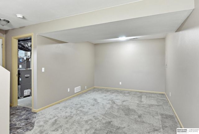 5611 S 193 Avenue, Omaha, NE 68132