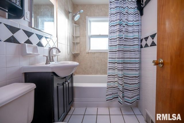 1006 CAMBRIDGE Court, Pekin, IL 61554