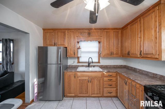 1006 CAMBRIDGE Court, Pekin, IL 61554