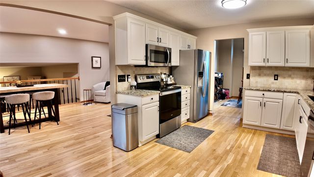 2100 NW 144th Street, Clive, IA 50325