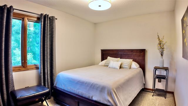 2100 NW 144th Street, Clive, IA 50325