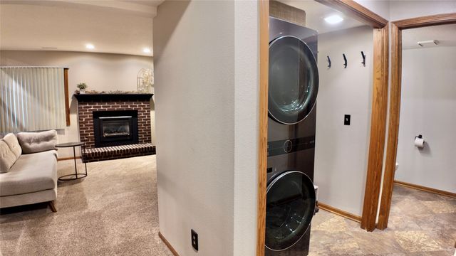 2100 NW 144th Street, Clive, IA 50325