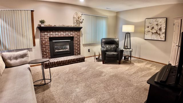 2100 NW 144th Street, Clive, IA 50325