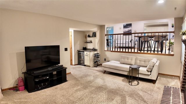 2100 NW 144th Street, Clive, IA 50325
